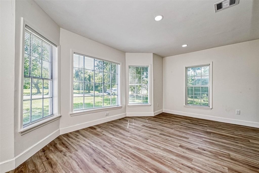 5609 Denmark Street - Photo 3