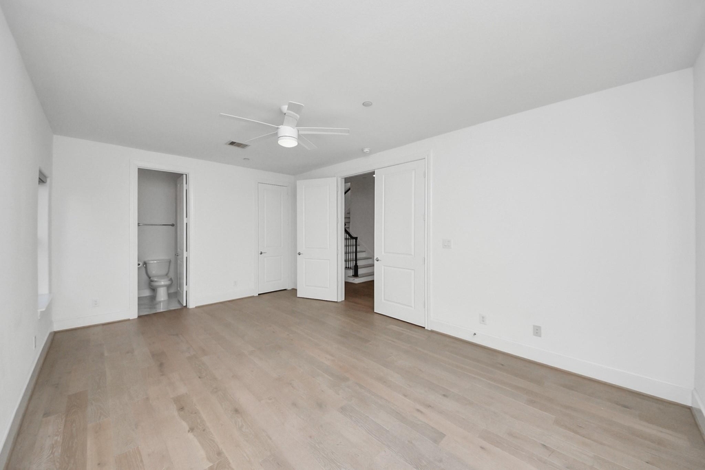 4005 Woodshire Village Estate - Photo 9