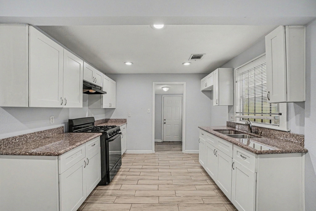 3107 Altoona Street - Photo 6