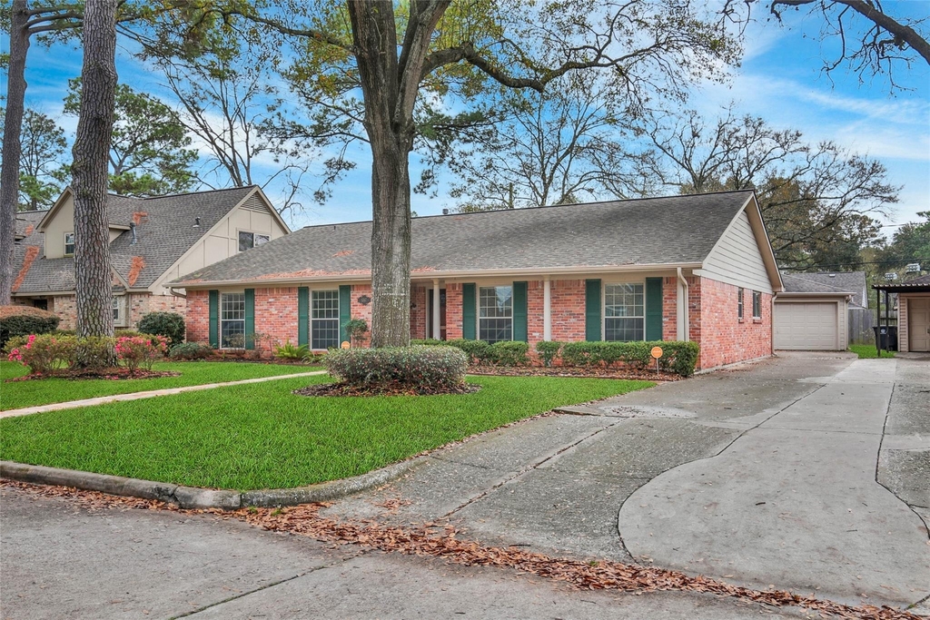 1067 Lehman Street - Photo 2