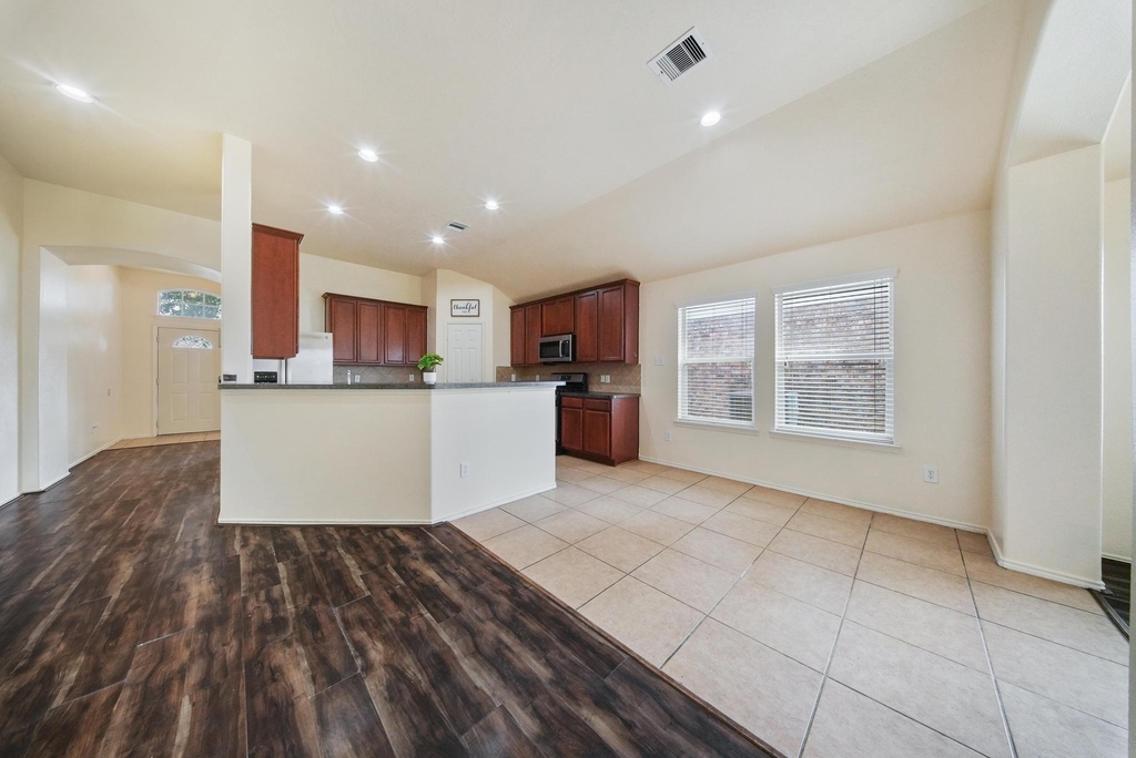 5015 Bridgecrossing Court - Photo 3