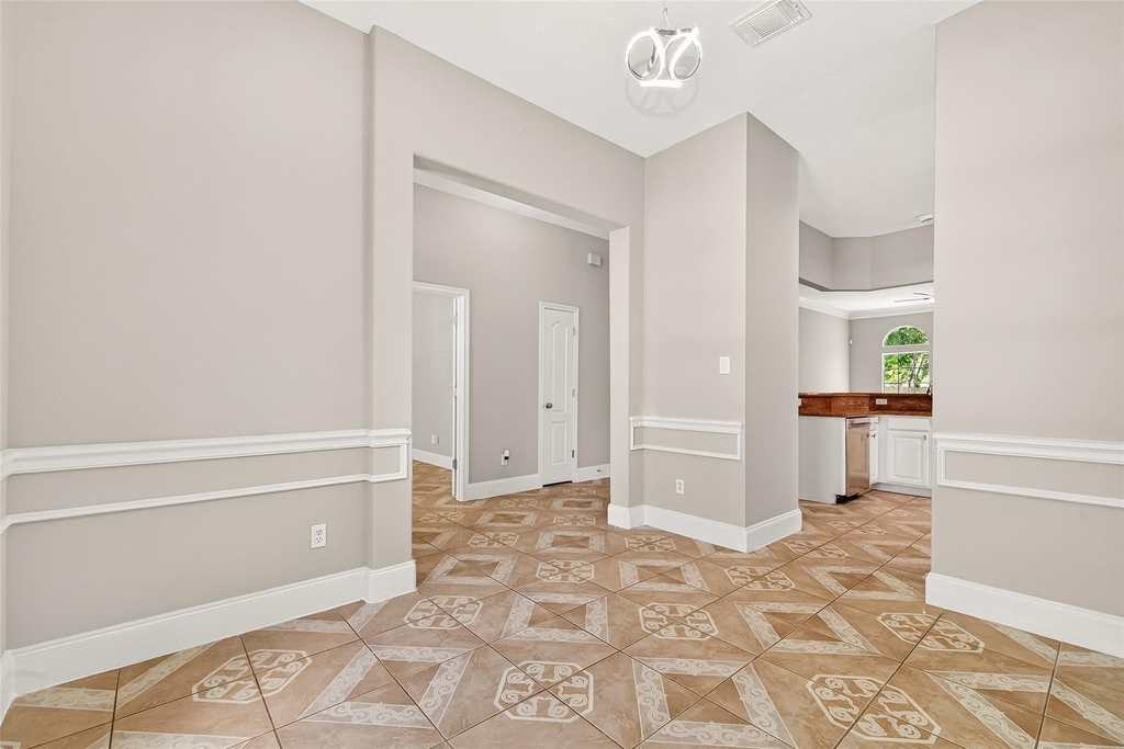 13815 Daehne Drive - Photo 2