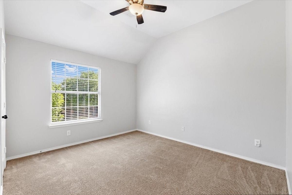 1121 London Drive - Photo 35