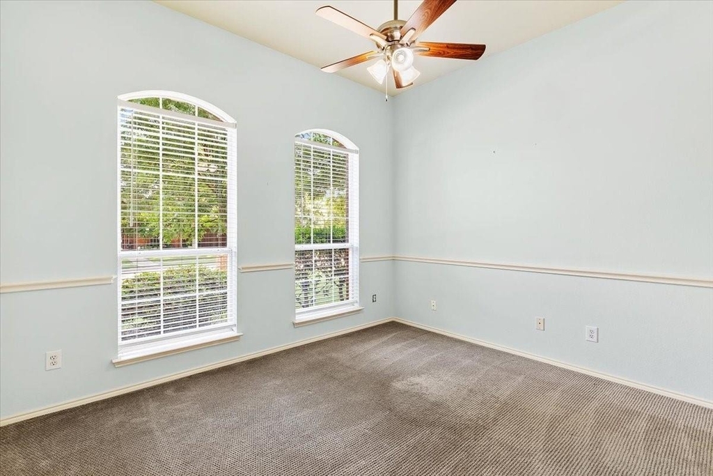 1121 London Drive - Photo 14