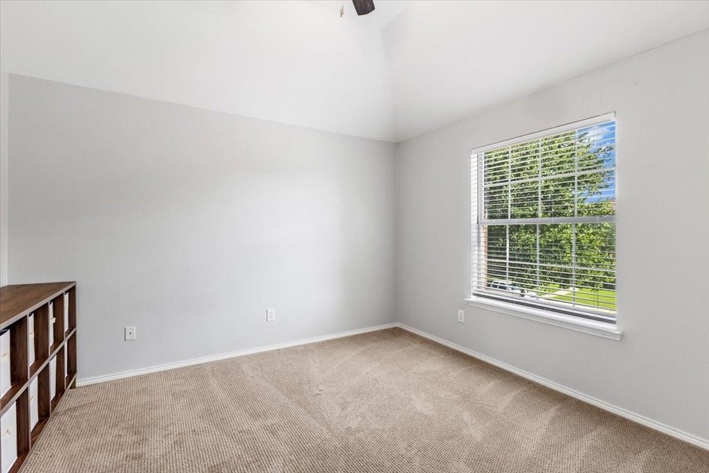 1121 London Drive - Photo 36