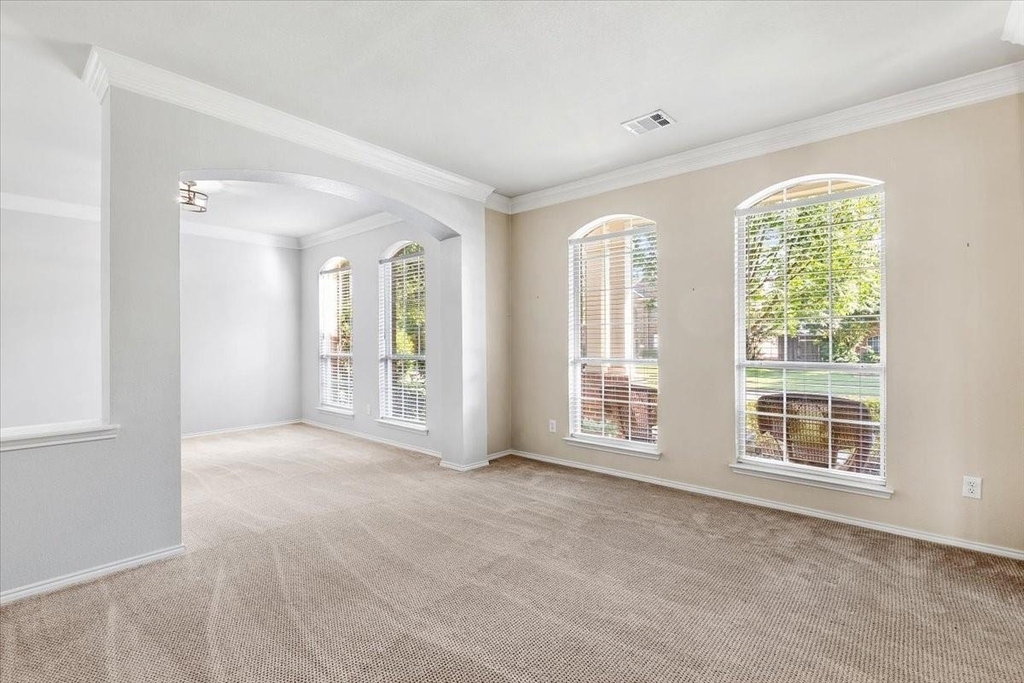 1121 London Drive - Photo 11