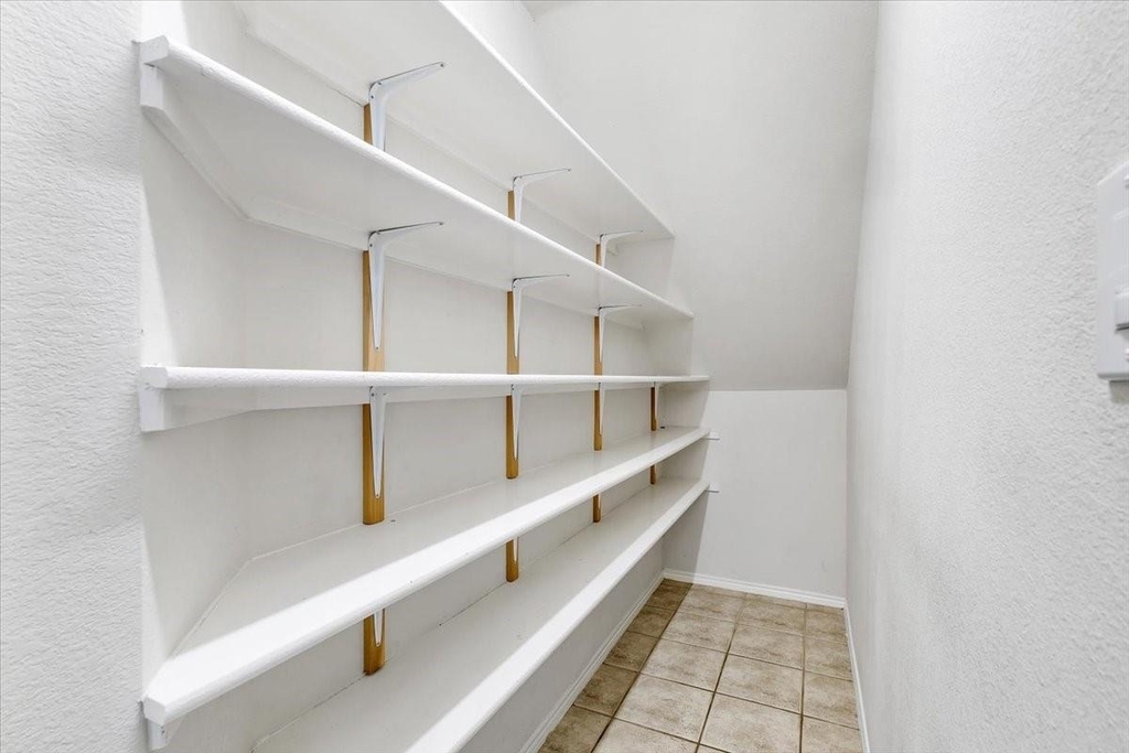 1121 London Drive - Photo 43