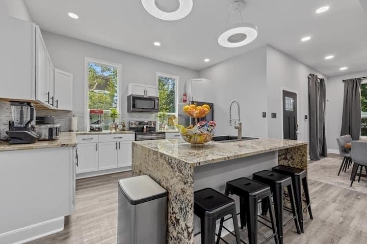 1015 Brooks Street - Photo 3