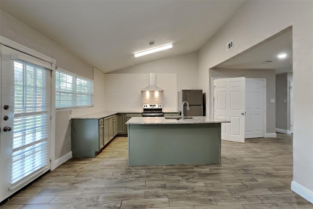16911 Cairngale Street - Photo 4