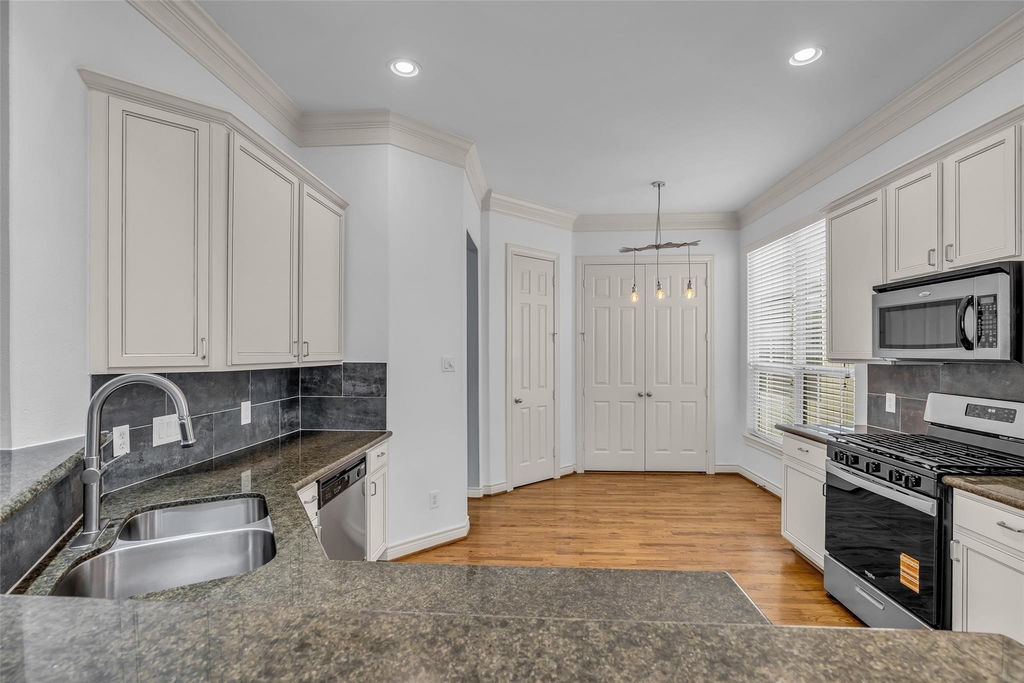 5724 Kansas Street - Photo 5