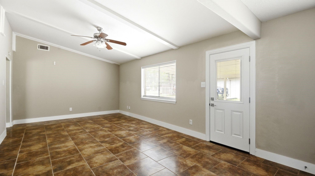 1511 Sungail Drive - Photo 12