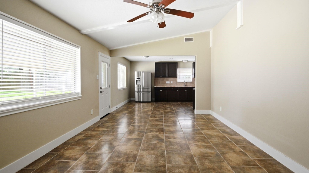 1511 Sungail Drive - Photo 11