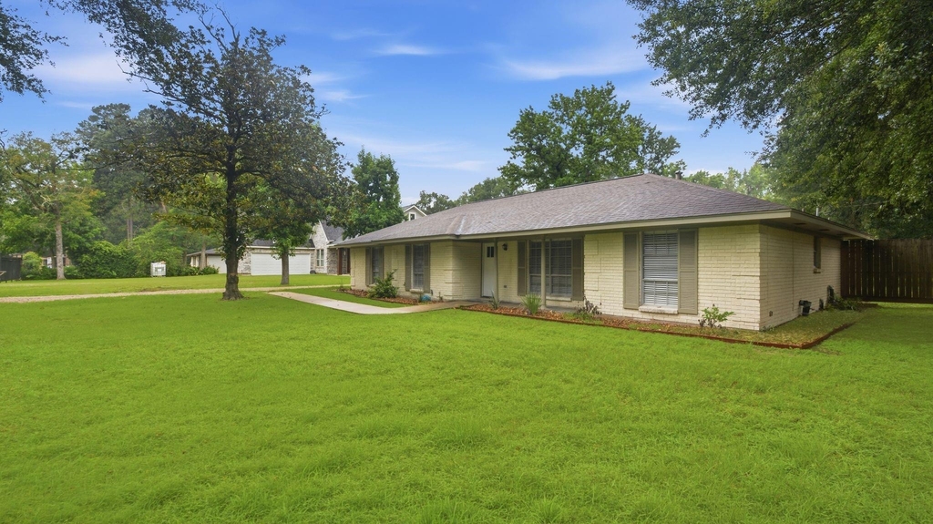 1511 Sungail Drive - Photo 0