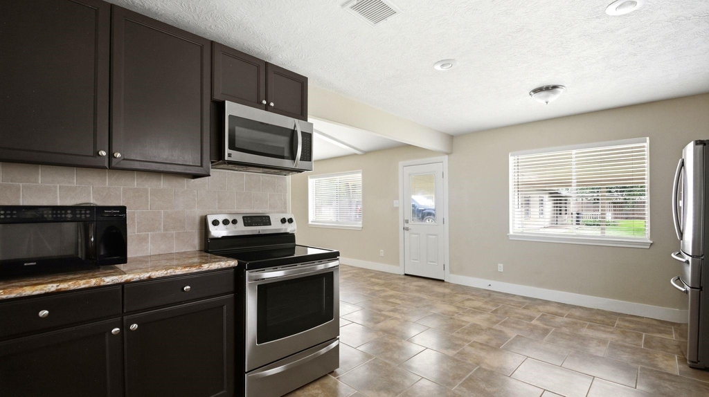 1511 Sungail Drive - Photo 15