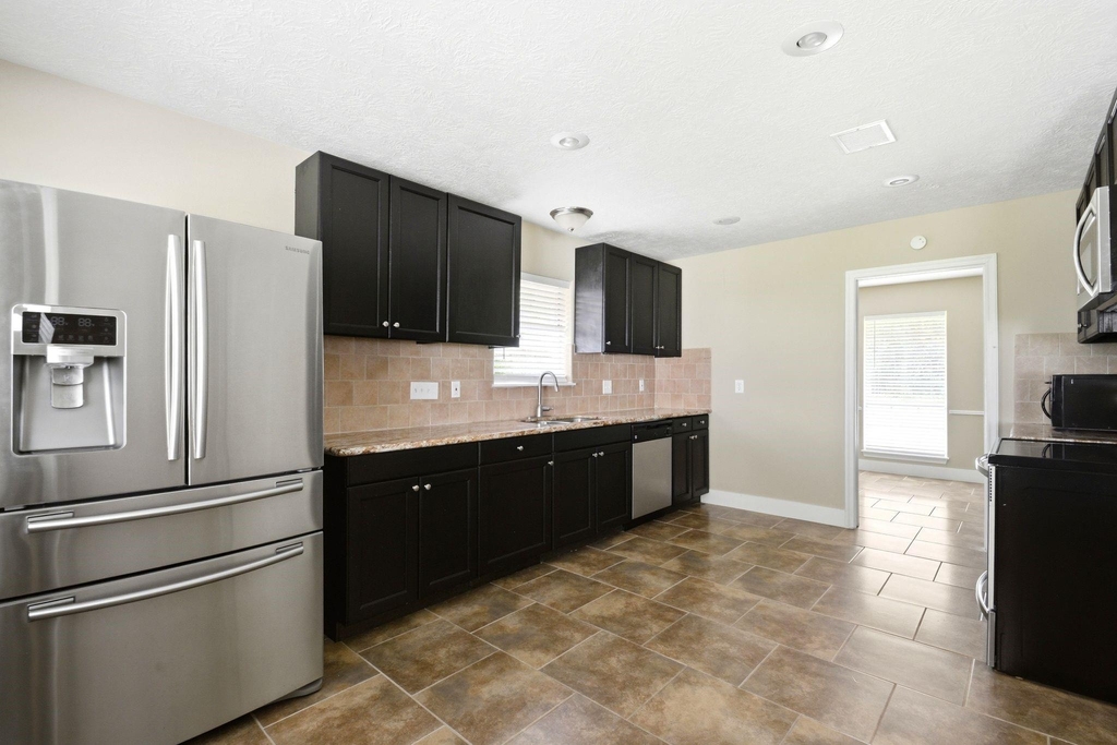 1511 Sungail Drive - Photo 13
