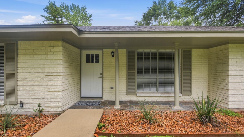 1511 Sungail Drive - Photo 5