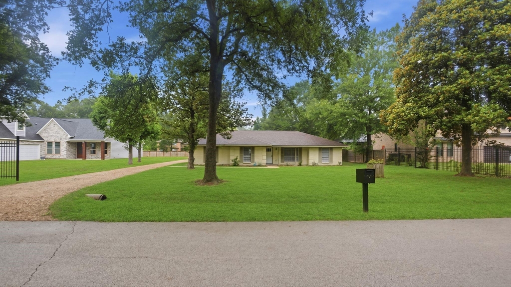 1511 Sungail Drive - Photo 2
