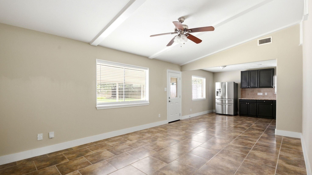 1511 Sungail Drive - Photo 10