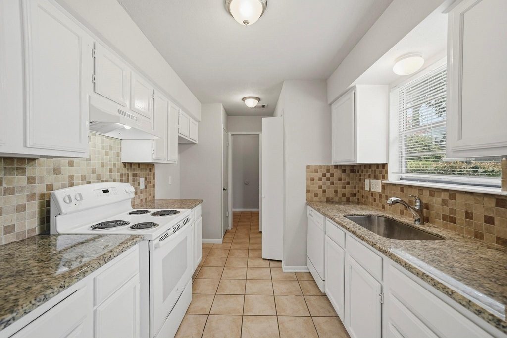 9036 Kerrwood Lane - Photo 3