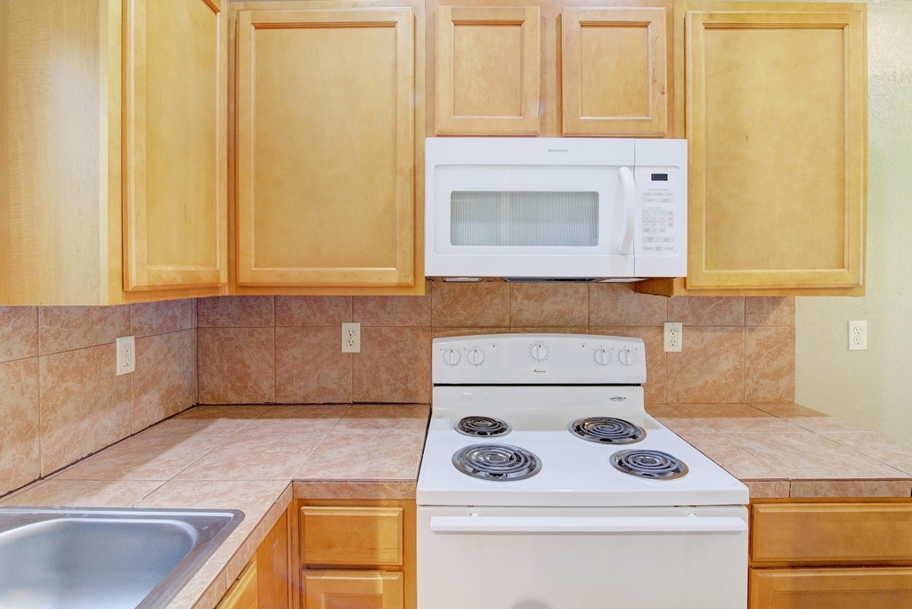 10521 Tanyard Road - Photo 7