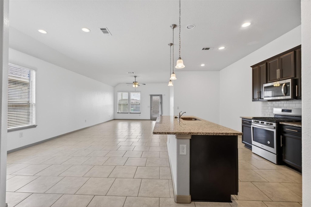 5202 Rue Dela Croix Drive - Photo 4