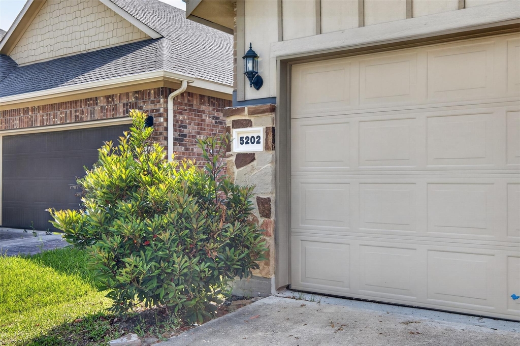 5202 Rue Dela Croix Drive - Photo 2