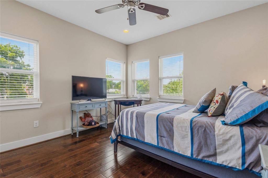 704 Vincent Street - Photo 27