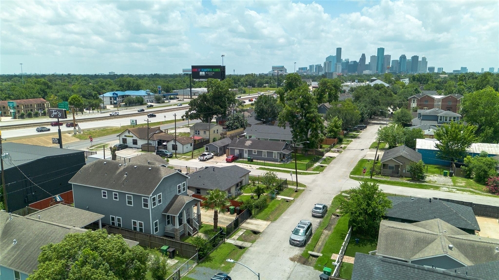 704 Vincent Street - Photo 1