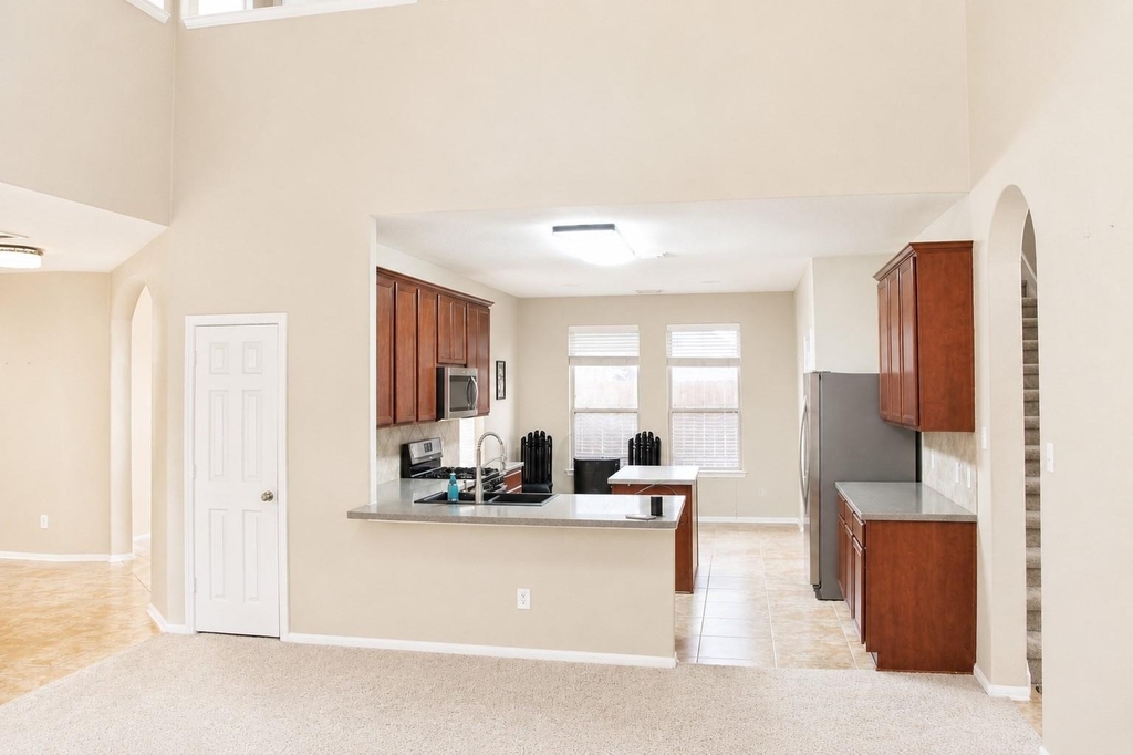 2814 Silver Bend Lane - Photo 10