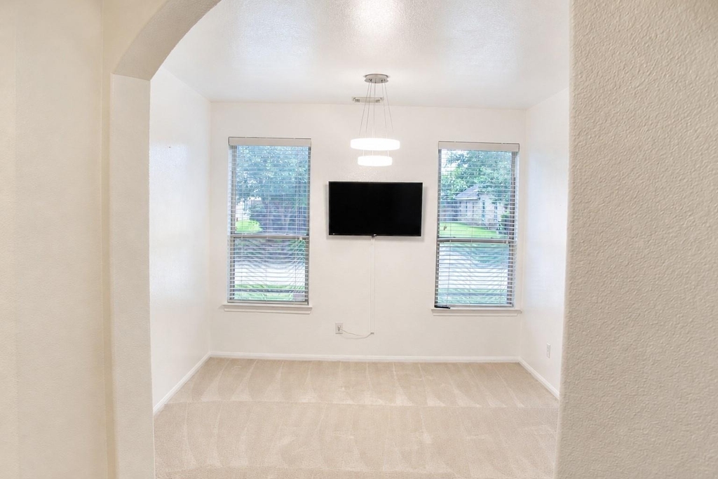 2814 Silver Bend Lane - Photo 7
