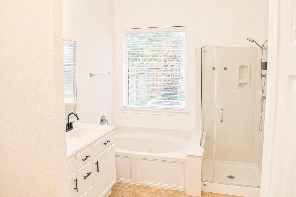2814 Silver Bend Lane - Photo 18