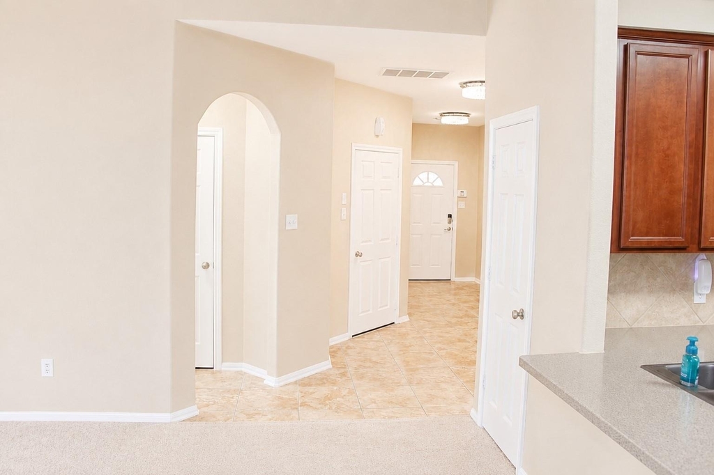 2814 Silver Bend Lane - Photo 9