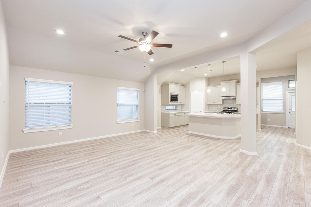 4022 Maple Glen Drive - Photo 4