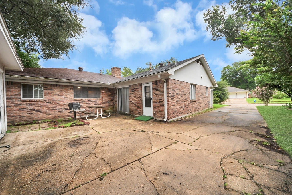 9126 Willow Meadow Drive - Photo 3