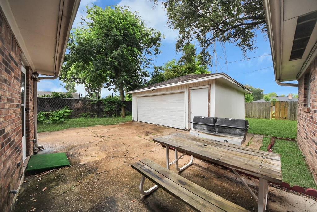 9126 Willow Meadow Drive - Photo 4