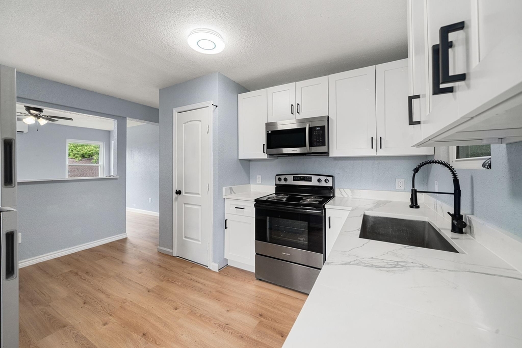 1119 1 St Avenue N - Photo 5