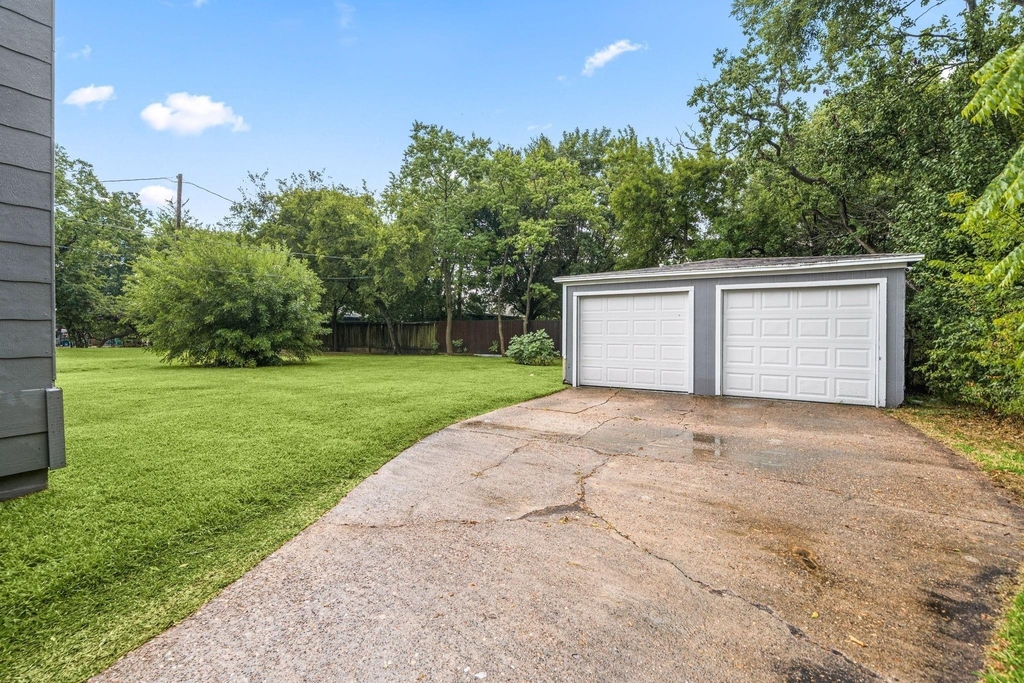 1119 1 St Avenue N - Photo 11