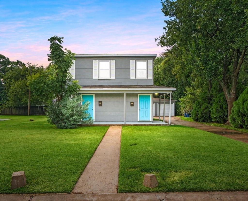 1119 1 St Avenue N - Photo 0
