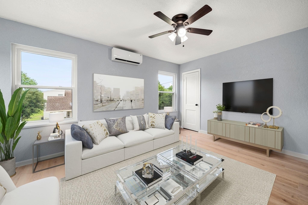 1119 1 St Avenue N - Photo 3