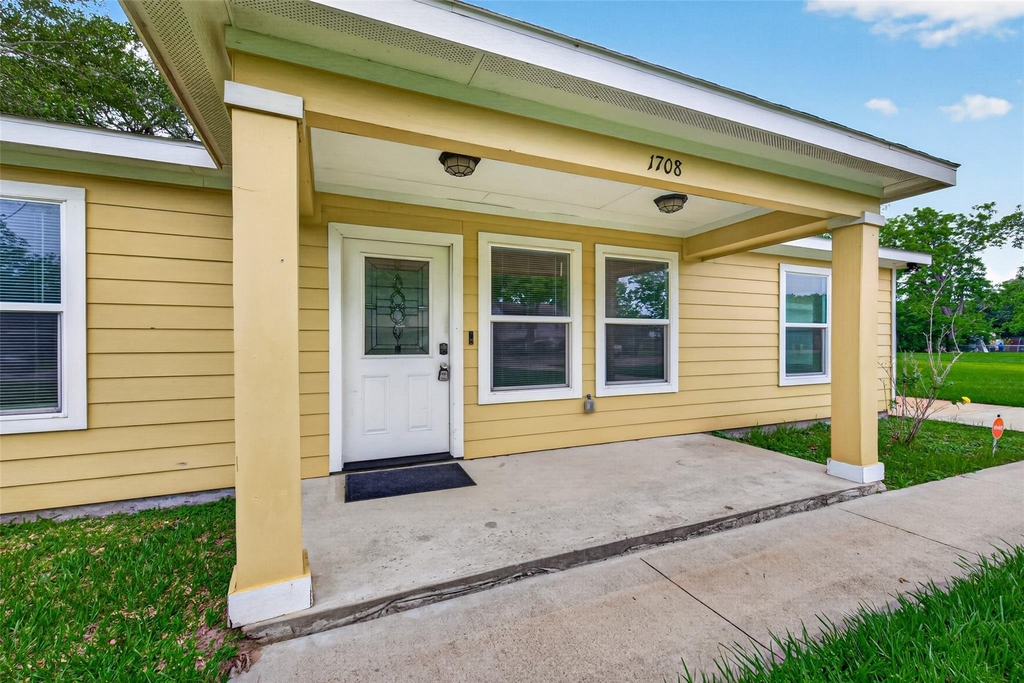 1708 Sycamore Avenue - Photo 2