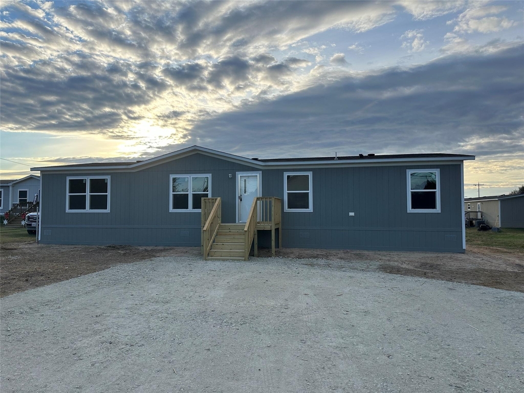822 E Fannin Street - Photo 0