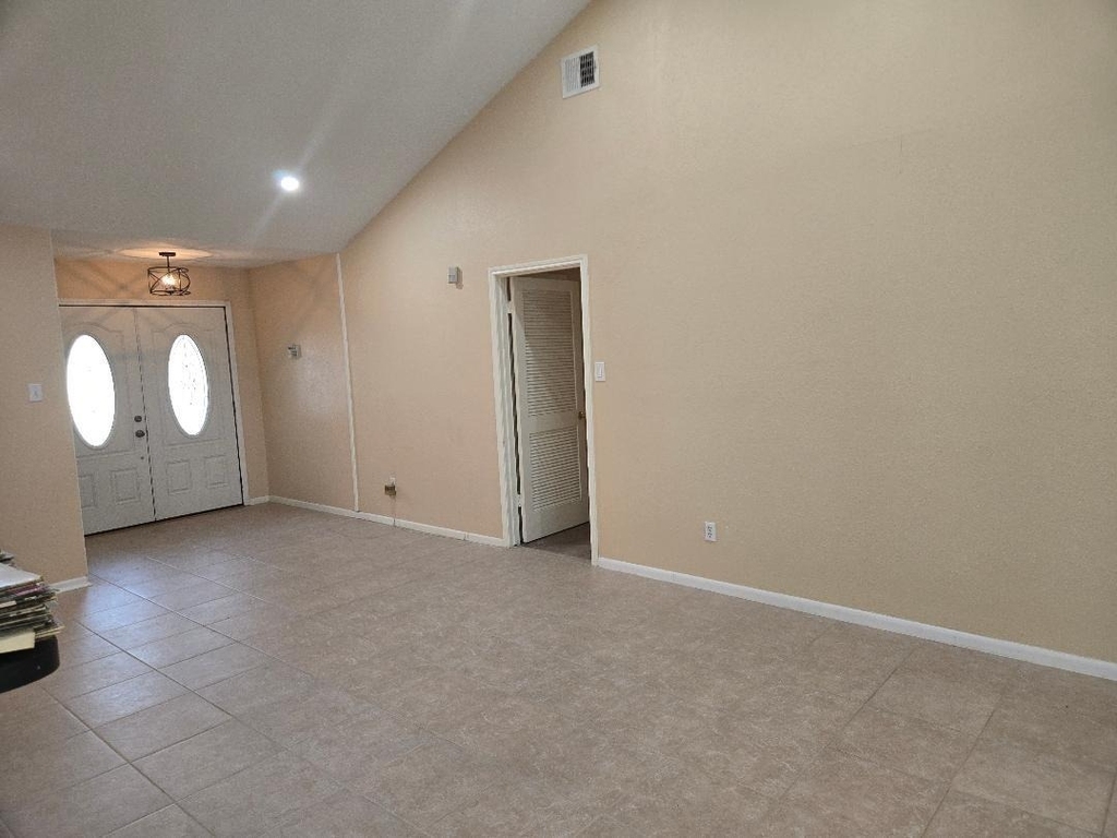 7911 Southmeadow Drive - Photo 15