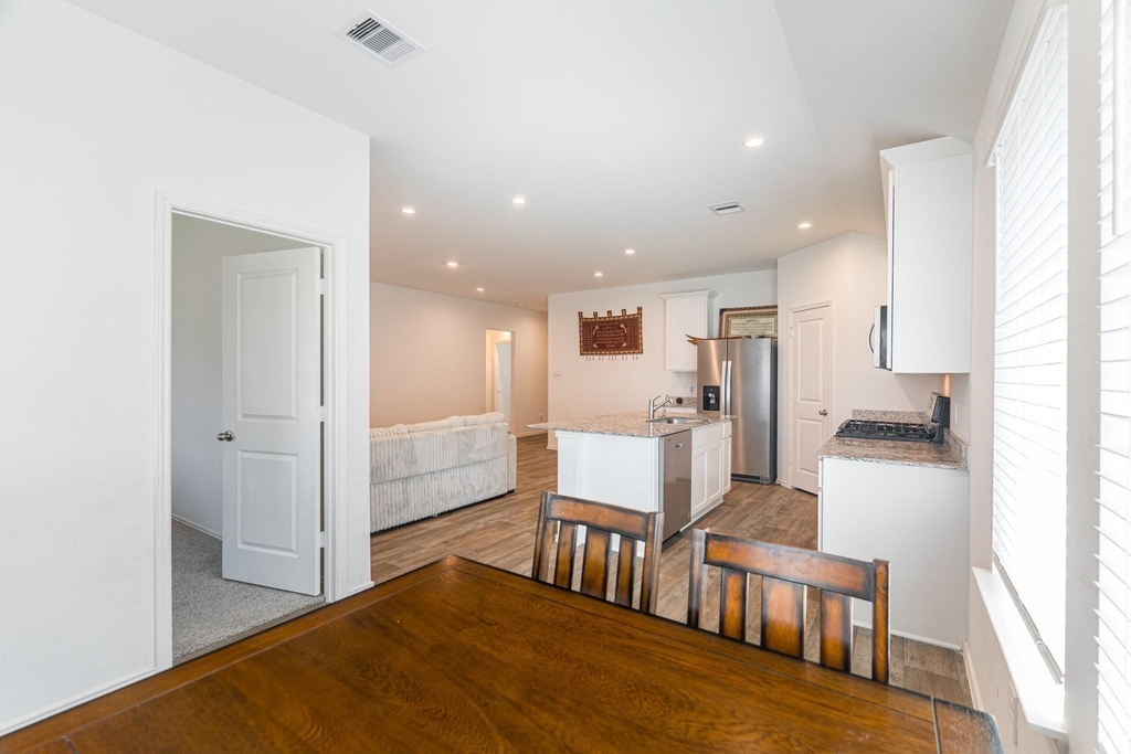 4318 Freya Pointe Drive - Photo 6