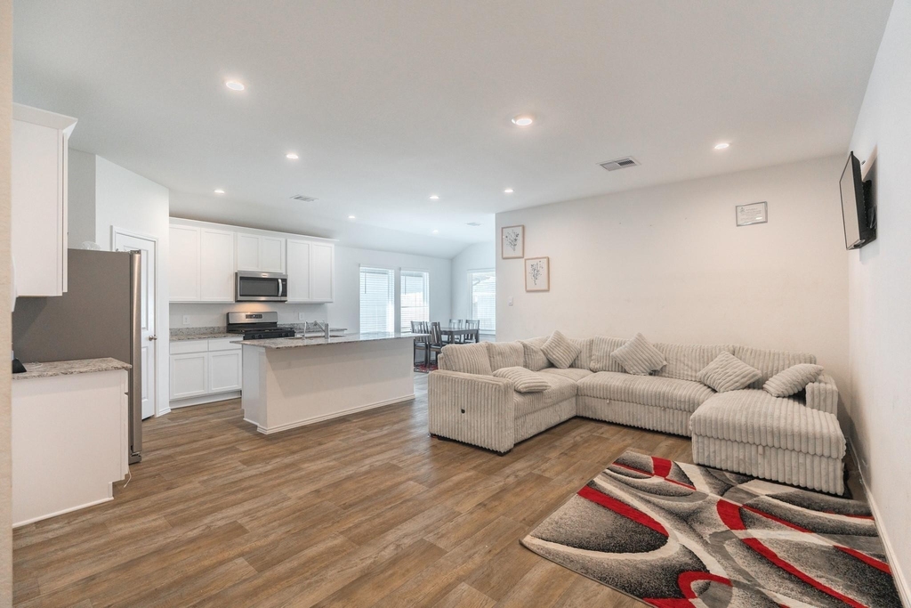 4318 Freya Pointe Drive - Photo 10