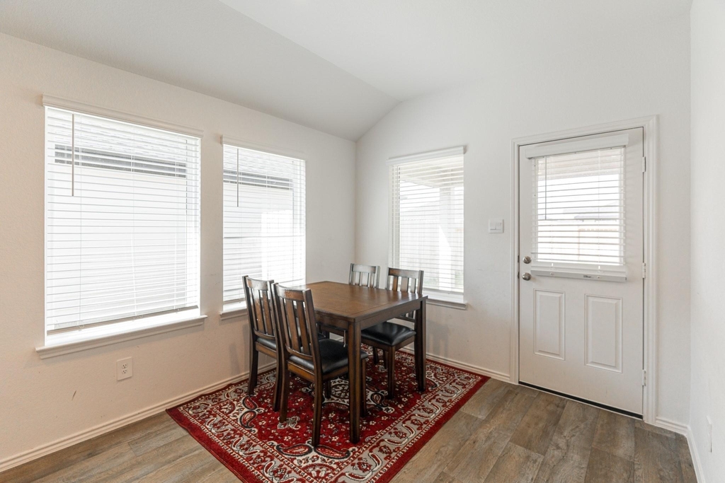 4318 Freya Pointe Drive - Photo 9