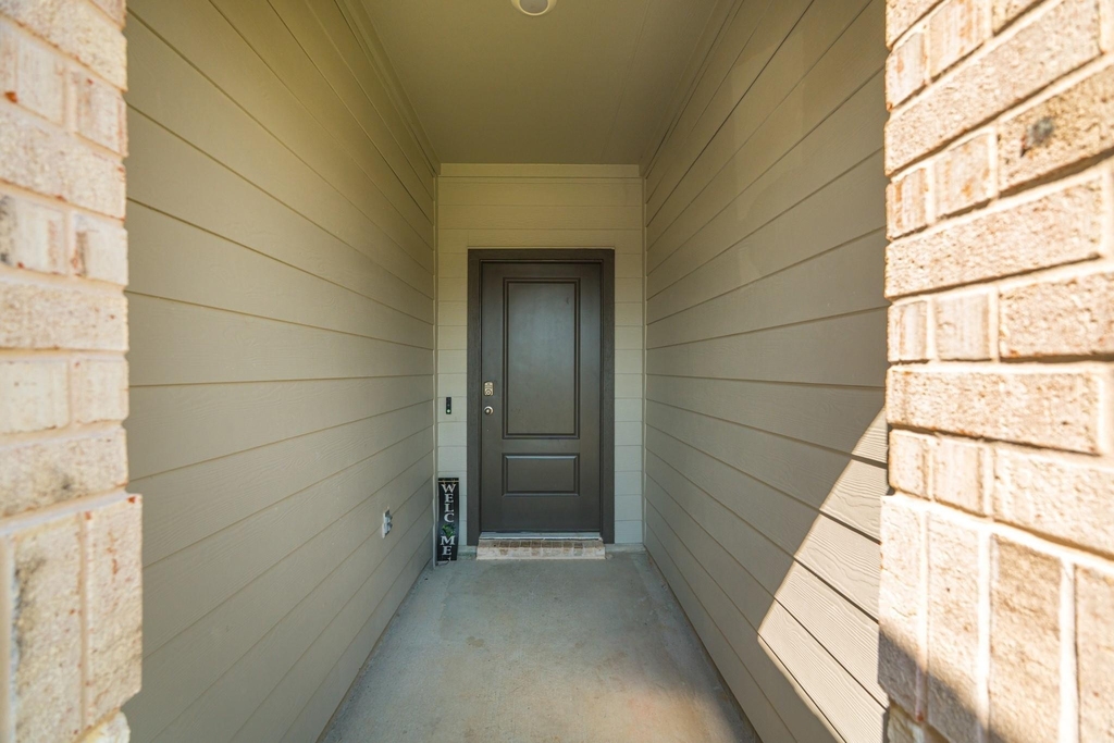 4318 Freya Pointe Drive - Photo 2