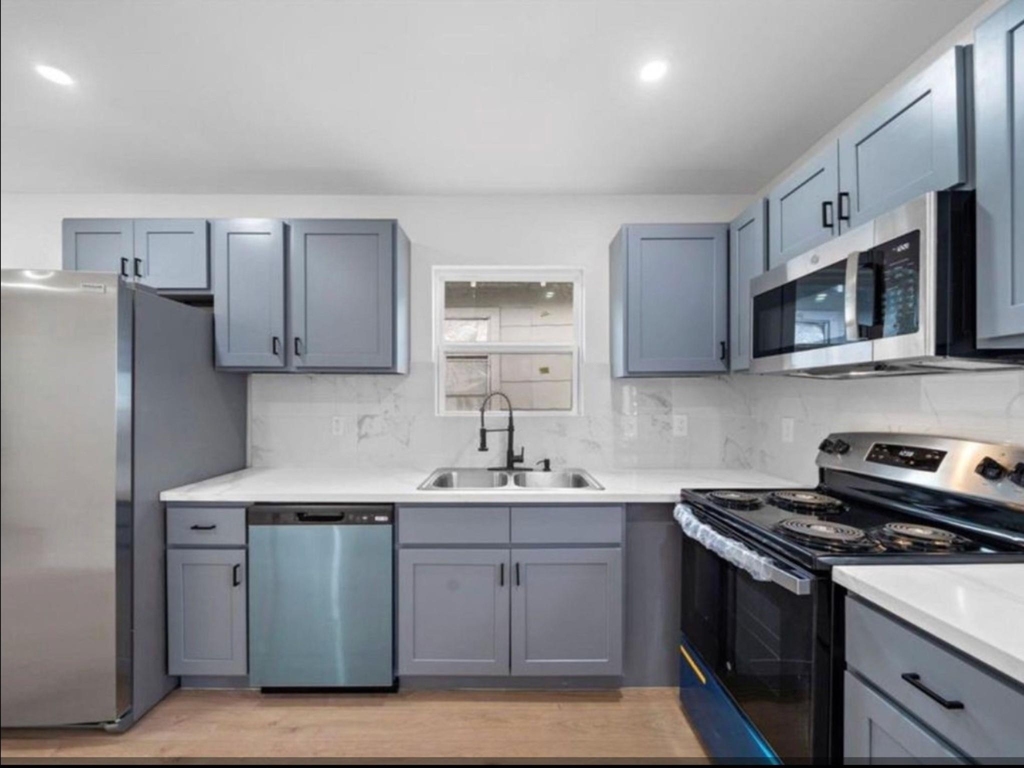 3521 Mcilhenny Street - Photo 2