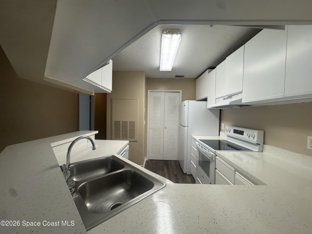 7667 N Wickham Road - Photo 7