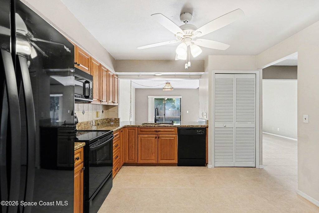 2653 Elliot Way - Photo 6