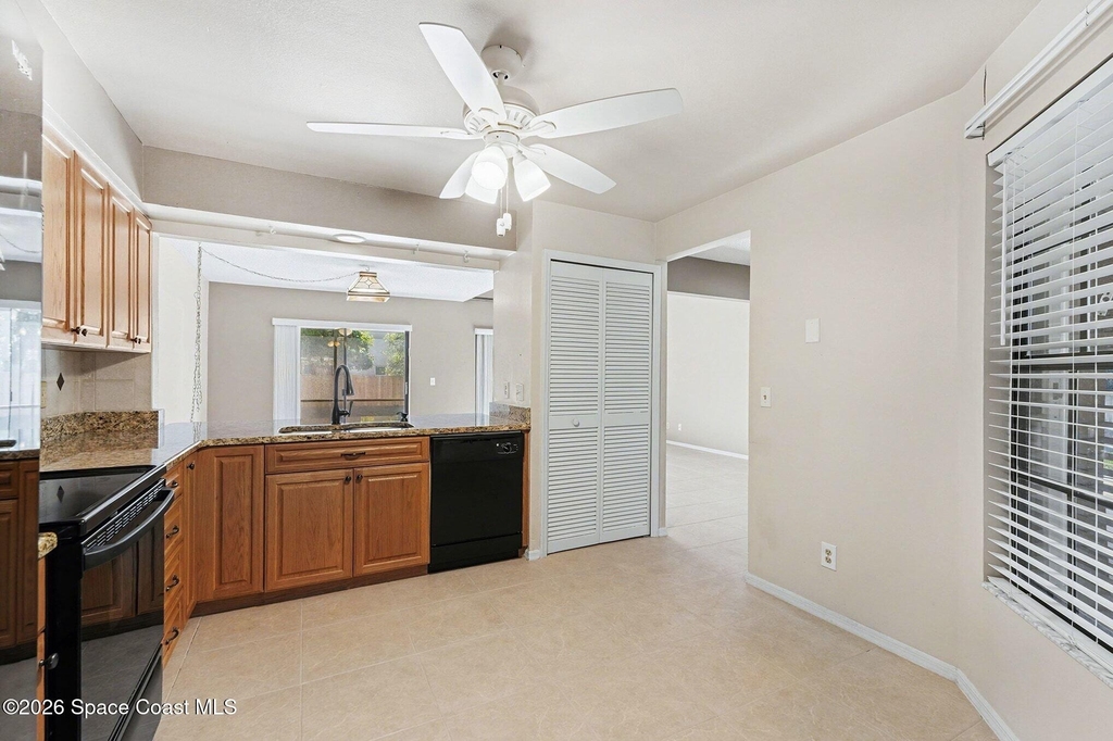 2653 Elliot Way - Photo 4